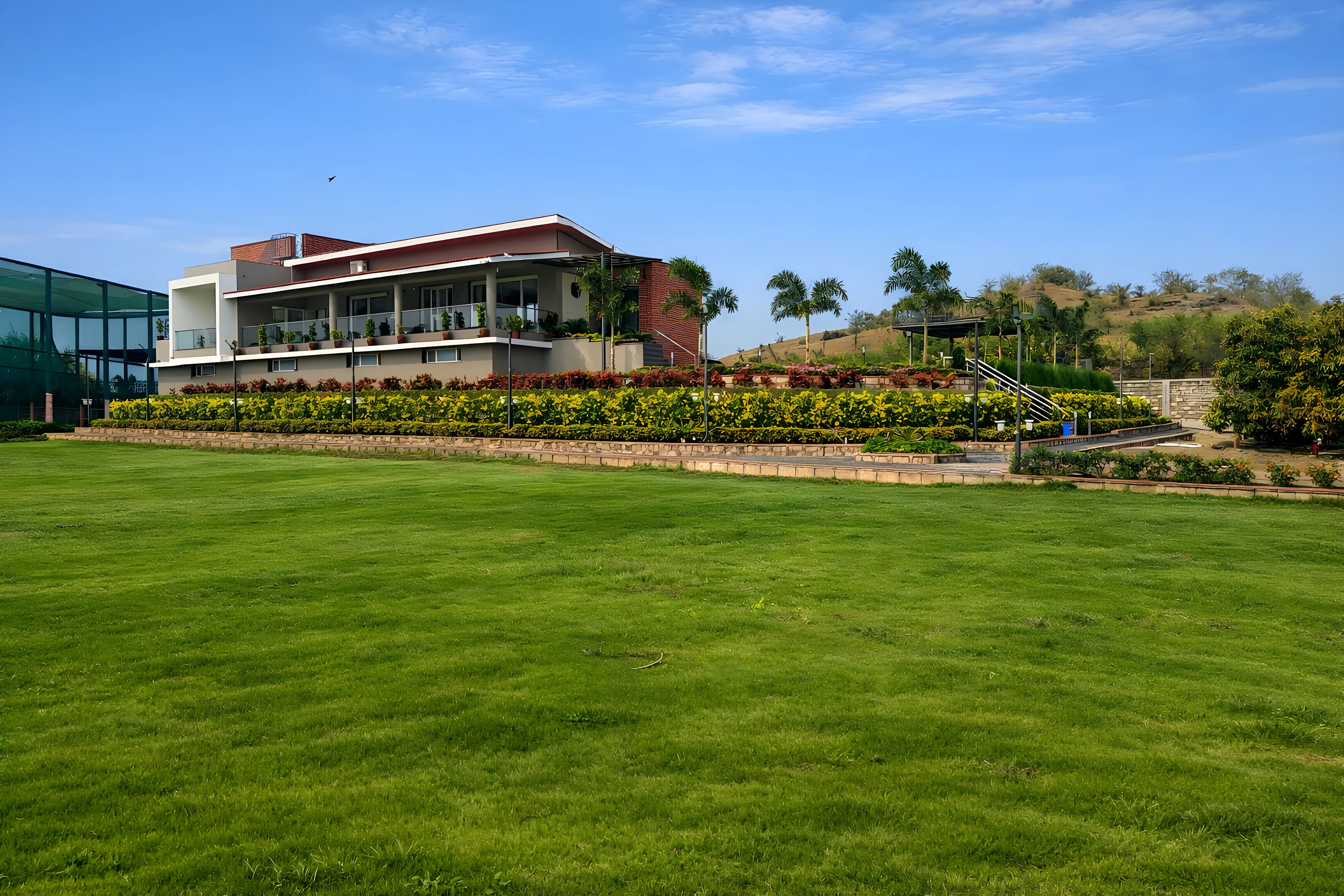 Spacious garden lawn